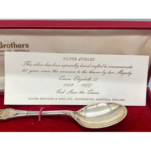 85 - boxed silver spoon to commemorate the queens 25th year on the throne