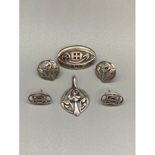 69 - rennie macintost silver jewel brooch ,pendant & 2 pairs of earrings