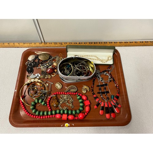 64 - Tray of costume jewellery to include beaded necklace, bangles, earrings etc.