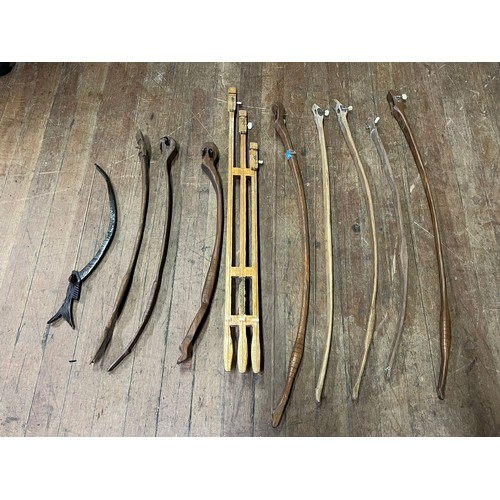 46 - 10 x Vintage wooden mouthbows.