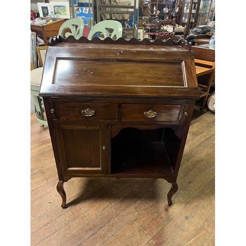 510 - Vintage mahogany writing bureau with storage.