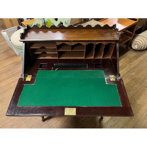 510 - Vintage mahogany writing bureau with storage.