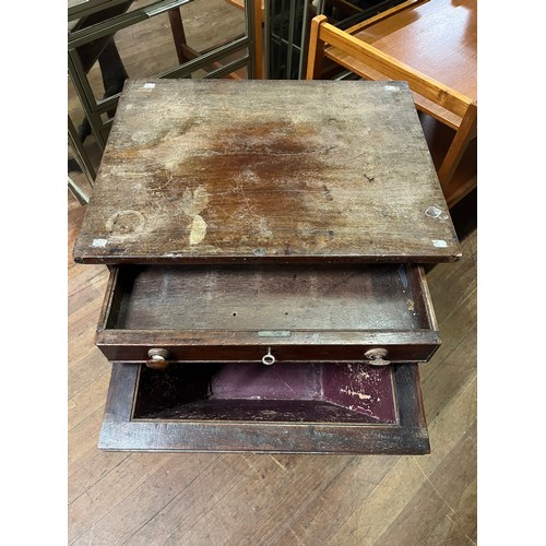 512 - Antique sewing table with pull out storage.