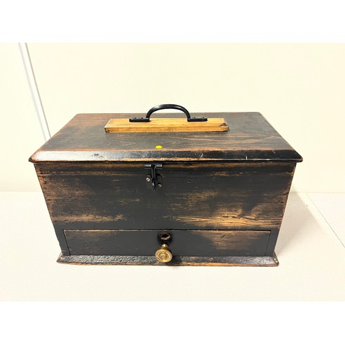 516 - Vintage deeds box with drawer.
44cm x 24cm x 25cm