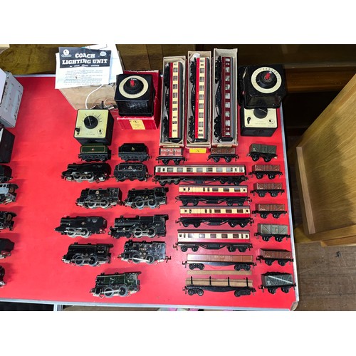 184 - large collection of vintage TTR trixx railway ana to include 8 engines , 3 boxed carriages , numerou... 