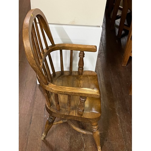 21 - Kids oak Windsor back chair.