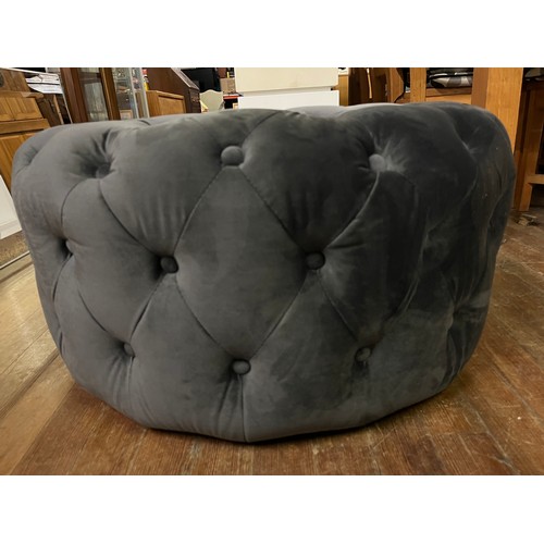 173 - Grey chesterfield style pouffe