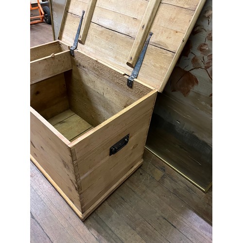 72 - Victorian pitch pine storage box.
87cm x 47cm x 60cm