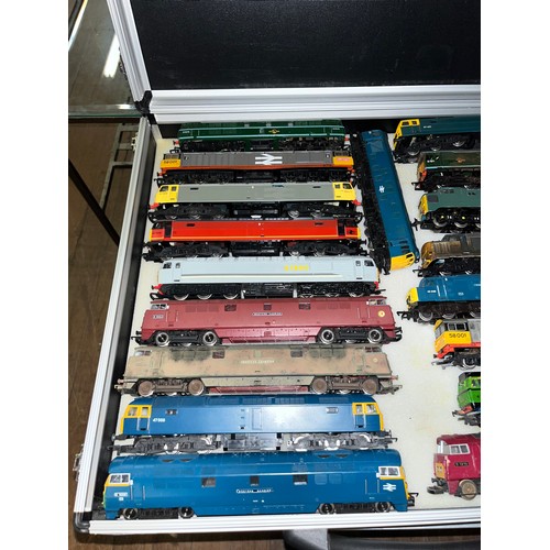 6 - collection of 18 mainly hornby/triang engines in metal case