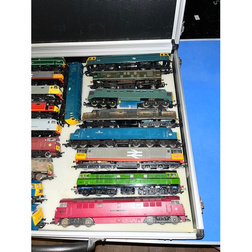 6 - collection of 18 mainly hornby/triang engines in metal case