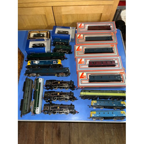 7 - collection of railway ana to include hornby dublo & lima engines, boxed assorted carriages , & rolli... 