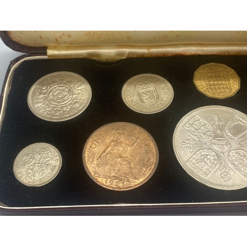 3 - 1953 uk royal mint elizibeth ii coronation specimen set 
10 coins set in case