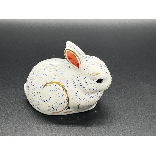 131 - Royal Crown Derby 'Bunny' paperweight with gold stopper. 
8cm h