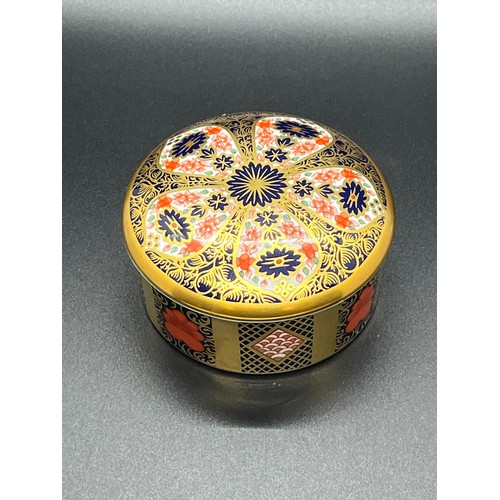 179 - Royal Crown Derby 'Old Imari' 1128 trinket box with solid gold band.
9cm diameter.