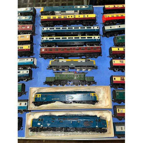 175 - Collection of mainly hornby tiang railway engines (4) & hornby triang carriages (25)