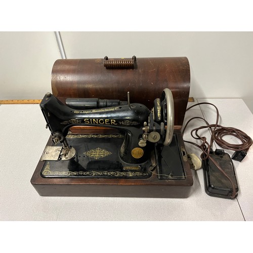 427 - vintage 1930s singer sewing machine