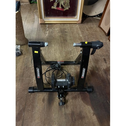 533 - bikemate trainer & reebok stepper