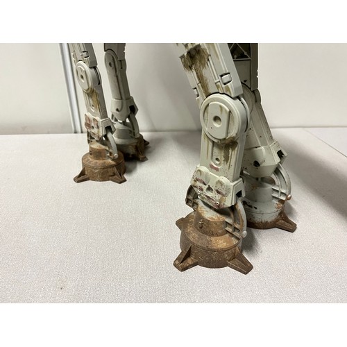 195 - star wars AT-AT walker endor hasbro 1997
muddy feet version