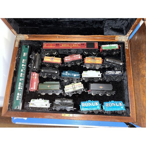 1 - Railwayana collection comprising of 43 items of shunters, engines, carriages of rolling stock to inc... 