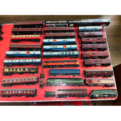 3 - Railwayana collection comprising of 31 items of engines, carriages, loco tester to include Triang, H... 