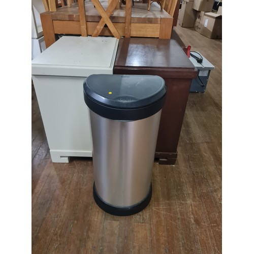 507 - Curver pedal touch bin.