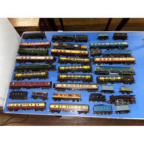 170 - Large collection of railwayana comprising 34 items engines, carriages & rolling stock to include mai... 