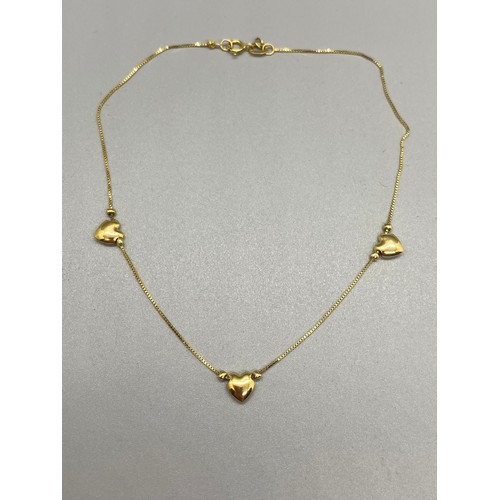 37 - 9ct gold heart bracelet 1.1g