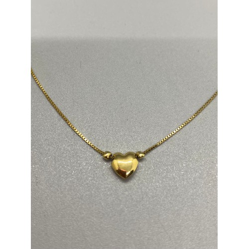 37 - 9ct gold heart bracelet 1.1g