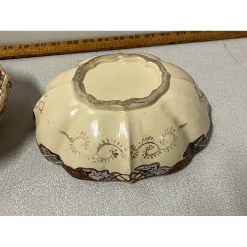 108 - a pair of antique Japanese's satsuma bowls