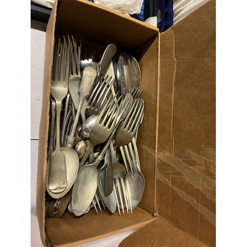 358 - selection of vintage cutlery