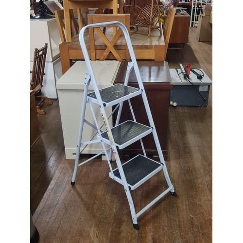 510 - Folding step ladder.