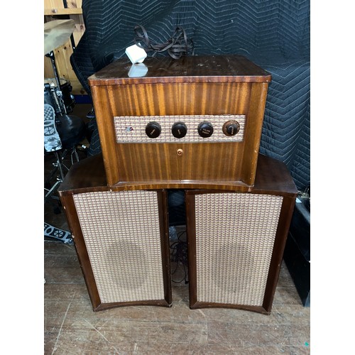 548 - Vintage Capitol record player & speakers.