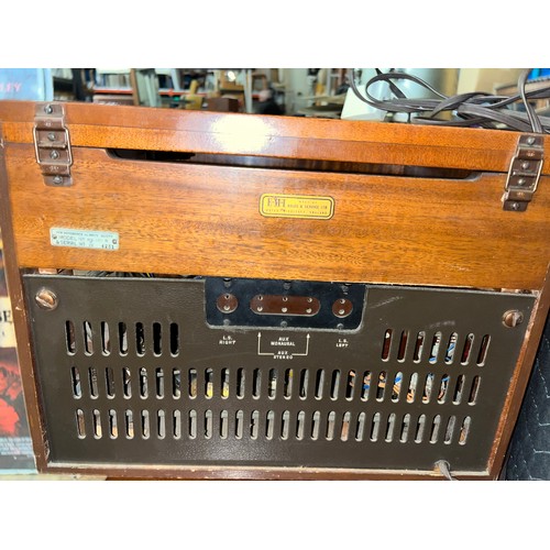 548 - Vintage Capitol record player & speakers.