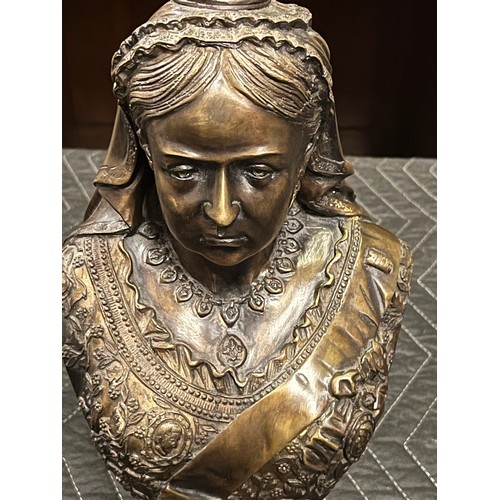 200 - Vintage English bronze bust of Queen Victoria on marble base 
42cm h