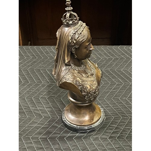 200 - Vintage English bronze bust of Queen Victoria on marble base 
42cm h