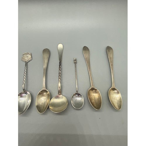 7 - 9 silver hall marked spoons
151g