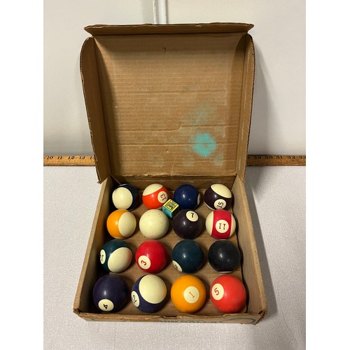 17 - set of vintage billiard balls in original box