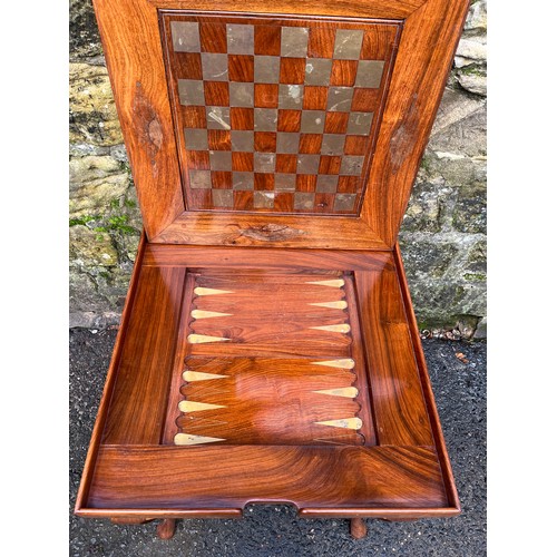 18 - A rosewood games table with reversible chess & backgammon top with queen anne legs
61cm x 61cm x 62c... 