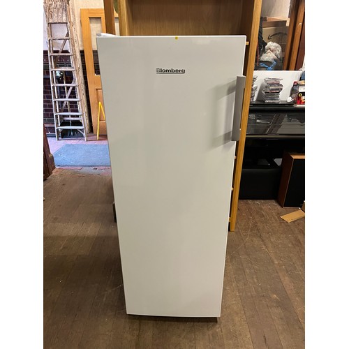 208 - blomberg tall freezer