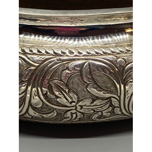 36 - Vintage Middle Eastern/ Arabic hallmarked silver Posy bowl/dish with floral pattern. 111g