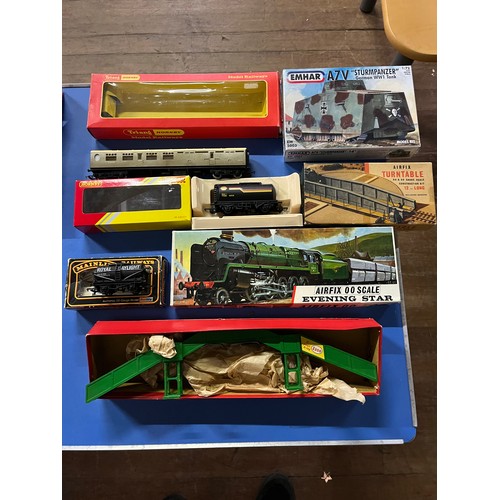 55 - Collection of railwayana comprising of Hornby and Mainline, carriage of rolling stock (boxed) with d... 