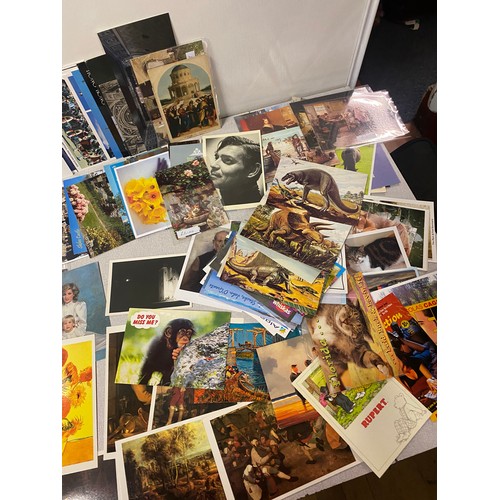 113 - Large collection of vintage postcards.