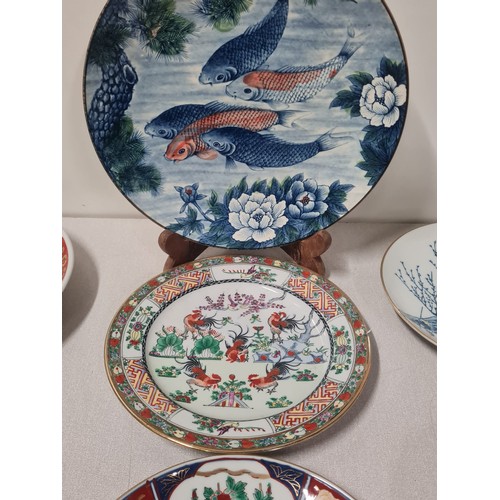 123 - Selection of bowls to include Japanese lotus carp bowl, Imari, Chinese 5 rooster bowl etc.