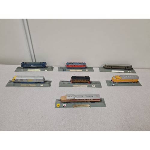 189 - Collection of 7 model trains to include Kiha 81 series, Union Pacific and Via Rail LRC etc.