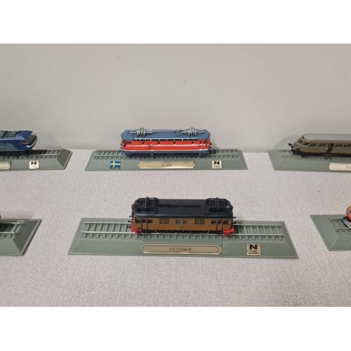 189 - Collection of 7 model trains to include Kiha 81 series, Union Pacific and Via Rail LRC etc.