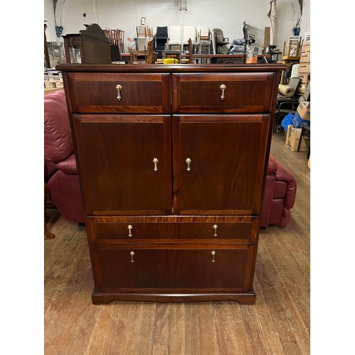 334 - Mahogany Meredew linen chest.