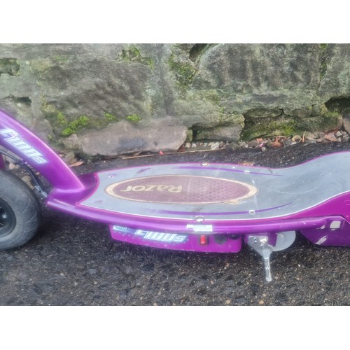 373 - Kids Razor Electric scooter with removable seat