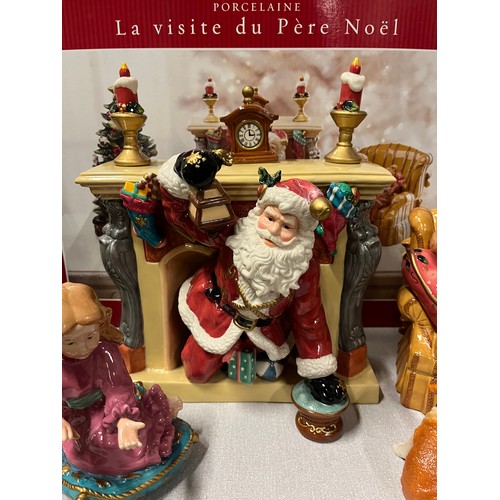 165 - New Porcelain Santa's visit figures 'La visite du pere noel' complete 'Kirkland Signature'
Tree is 3... 