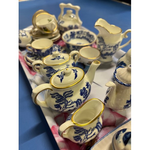 533 - Tray of miniature blue & white to include mostly Coalport