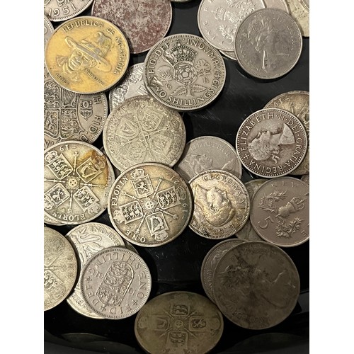 30C - Large collection of world coins & notes to include half crowns, half & quarter dollars etc